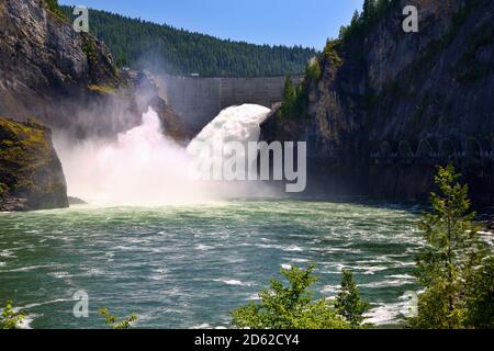 Grenzdamm am Pend Oreille River Stockfoto