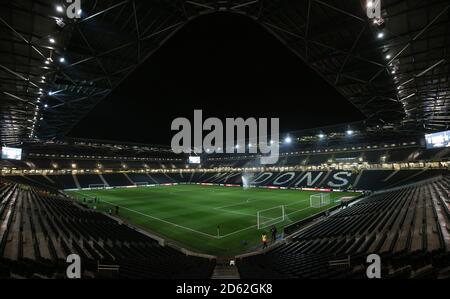 Ein allgemeiner Blick in Stadion MK vor dem Spiel dazwischen Brasilien und Kamerun Stockfoto