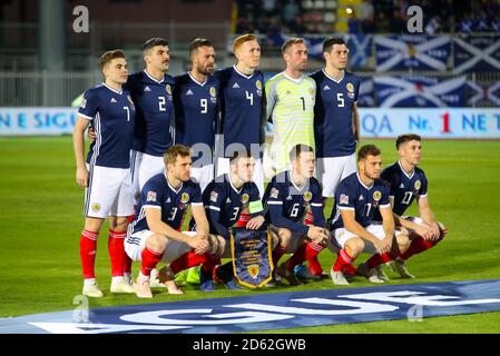 Schottland Teamgruppe. Obere Reihe (von links nach rechts) James Forrest, Callum Paterson, Steven Fletcher, David Bates, Allan McGregor und Scott McKenna. Untere Reihe (von links nach rechts) Stuart Armstrong, Andy Robertson Callum McGregor, Ryan Fraser und Ryan Christie Stockfoto