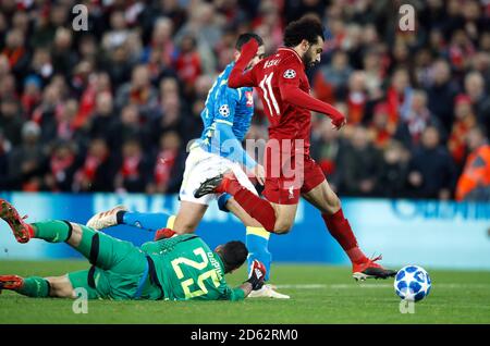 Liverpools Mohamed Salah (rechts) in Aktion Stockfoto