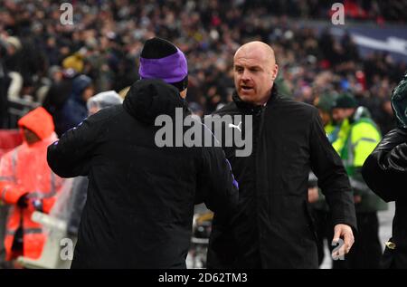 Mauricio Pochettino (links), Manager von Tottenham Hotspur, und Sean, Manager von Burnley Dyche Stockfoto