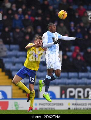 Harlee Dean von Birmingham kämpft gegen Blackburn Rovers' Amari'i Bell Stockfoto