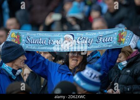 Manchester City Fans in der Tribüne vor dem Spiel gegen Crystal Palace Stockfoto