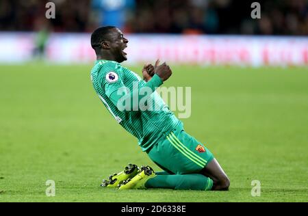 Watfords Ken Sema feiert das dritte Tor seiner Seite Das Spiel Stockfoto