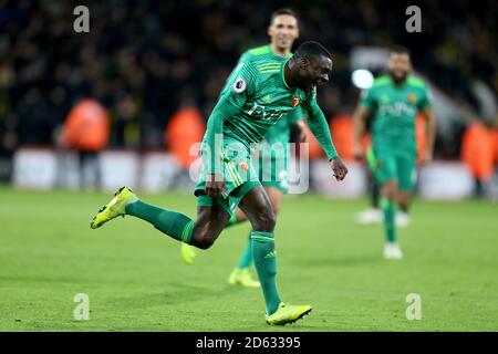 Watfords Ken Sema feiert das dritte Tor seiner Seite Das Spiel Stockfoto