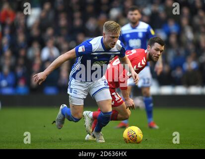 Kristian Pedersen (links) von Birmingham City und Jonathan Howson Schlacht von Middlesbrough Für den Ball Stockfoto