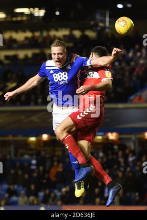 Birmingham City's Michael Morrison (links) und Middlesbroughs Danny Batth Batth Schlacht Für den Ball in der Luft Stockfoto