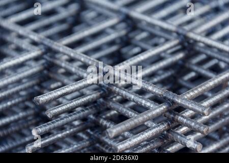 Stahlgeflecht für den Bau Stahlstäbe für Stahlbeton. Stahlverstärkung bar Textur auf Baustelle. Stockfoto