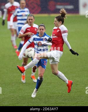 Reading's Jade Moore (links) und Arsenals Dominique Bloodworth kämpfen um Der Ball Stockfoto