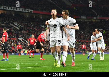 Ashley Barnes von Burnley feiert das erreichen des ersten Tores seiner Seite Stockfoto