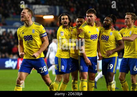 Michael Morrison (links) von Birmingham City feiert das zweite Tor seiner Seite Des Spiels mit Teamkollegen Stockfoto