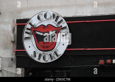 Ein Blick auf das Schild für den Comedy Store, Soho, London. Stockfoto