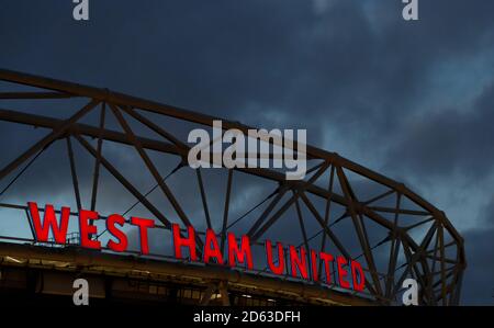 Eine allgemeine Ansicht des West Ham United Zeichen an Das London Stadium Stockfoto