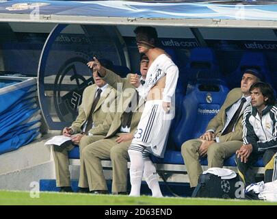 David Beckham von Real Madrid erhält Anweisungen von Trainer Fabio Capello Stockfoto
