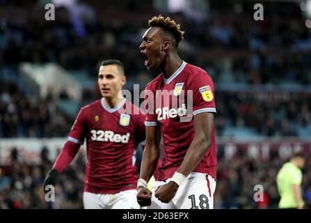 Tammy Abraham von Aston Villa feiert beim Schlusspfiff Stockfoto