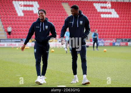 Rolando Aarons (links) und Dominic Iorfa in Rotherham am Mittwoch in Sheffield United's AESSEAL New York Stadium Stockfoto