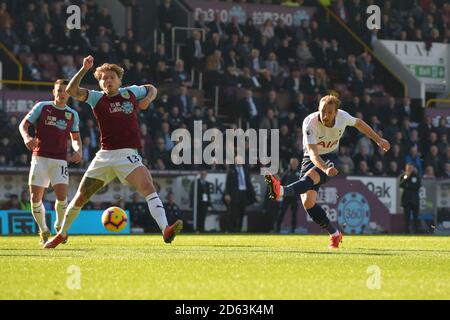 Harry Kane von Tottenham Hotspur hat einen Torschuss Stockfoto