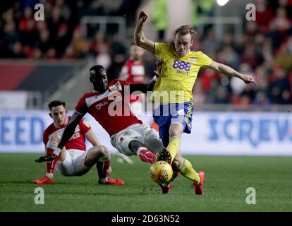 Famara Diedhiou von Bristol City und Maikel Kieftenbeld von Birmingham City (rechts) Kampf um den Ball Stockfoto