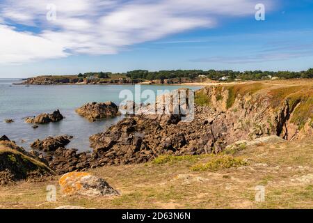 Yeu Insel in Frankreich, schöne Landschaft, die Küste mit Klippen und Felsen Stockfoto