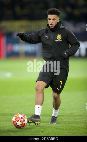 Borussia Dortmunds Jadon Sancho wärmt sich vor dem Spiel auf Stockfoto