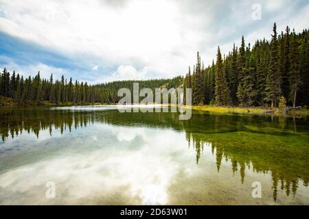 Hufeisen See landschaftlich schöne Aussicht im Herbst im Denali Nationalpark In Alaska Stockfoto