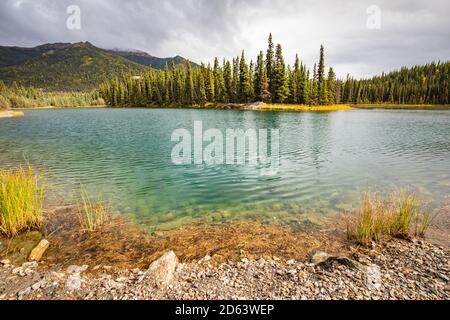 Hufeisen See landschaftlich schöne Aussicht im Herbst im Denali Nationalpark In Alaska Stockfoto