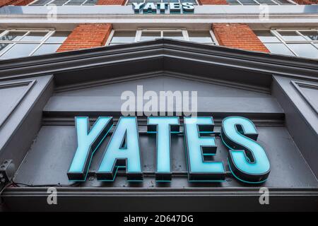 Yates Wine Lodge Ipswich - Ipswich Yates Wine Bar. Yates Ipswich High Street Party Pub Veranstaltungsort. Stockfoto