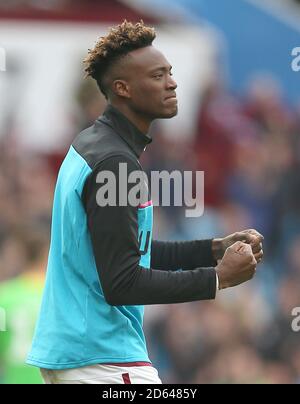 Tammy Abraham von Aston Villa feiert nach dem letzten Pfiff Stockfoto