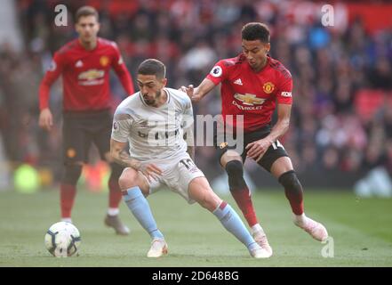 Manuel Lanzini von West Ham United (links) und Jesse von Manchester United Lingard Kampf um den Ball Stockfoto