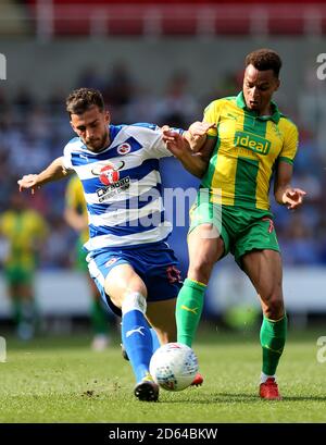 West Bromwich Albions Jacob Murphy und Reading's Matt Miazga in Aktion Stockfoto