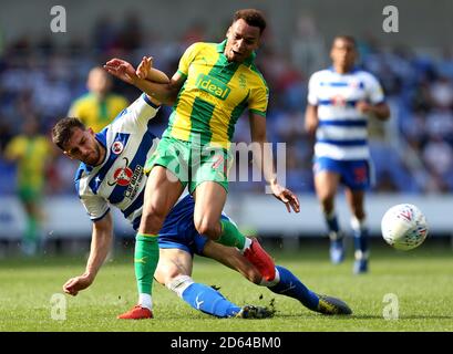 West Bromwich Albions Jacob Murphy und Reading's Matt Miazga in Aktion Stockfoto