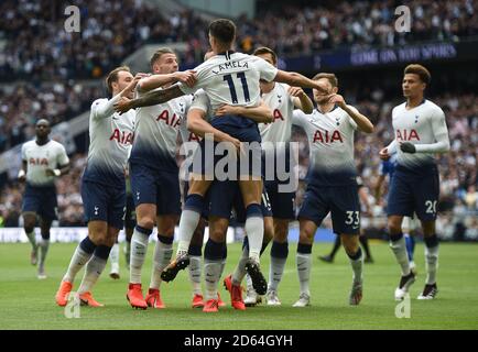 Eric Dier von Tottenham Hotspur feiert sein erstes Tor Stockfoto