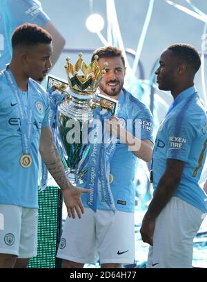 Bernardo Silva von Manchester City hält die Trophäe, nachdem er die gewonnen hat Titel Stockfoto