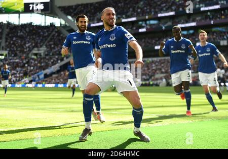 Everton Cenk Tosun feiert Scoring ihr zweites Tor Stockfoto