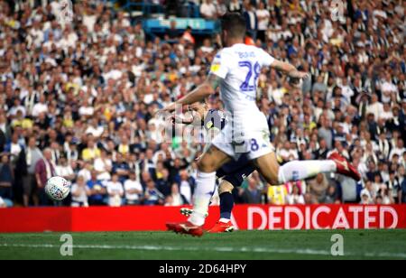 Jack Marriott (versteckt) von Derby County erzielt das erste Tor seiner Seite Des Spiels Stockfoto