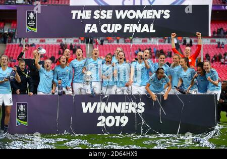 Die Frauen in Manchester City feiern den Gewinn des FA Cup Finales der Frauen Stockfoto