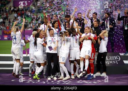 Lyon Frauen feiern nach dem Sieg im Champions League Finale Stockfoto