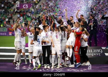 Lyon Frauen feiern nach dem Sieg im Champions League Finale Stockfoto