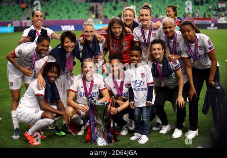 Lyon Frauen feiern nach dem Sieg im Champions League Finale Stockfoto