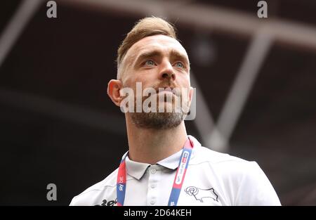 Richard Keogh von Derby County inspiziert den Platz vor dem Spiel Stockfoto