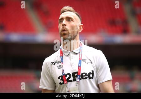 Richard Keogh von Derby County inspiziert den Platz vor dem Spiel Stockfoto