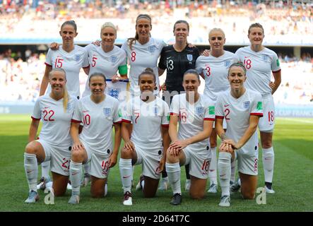 Mannschaftsgruppe England. Top Row (von links nach rechts) Englands Abbie McManus, Englands Steph Houghton, Englands Jill Scott, Englands Torhüter Carly Telford, Englands Alex Greenwood und Englands Ellen White. Bottom Row (links nach rechts) Englands Beth Mead, Englands Fran Kirby Englands Nikita Parris Englands Jade Moore und Englands Lucy Bronze Stockfoto