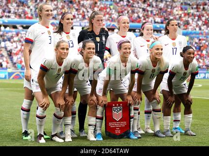 USA's (von links nach rechts, von hinten nach vorne) Sam Mewis, Alex Morgan, Torhüter Alyssa Naeher, Becky Sauerbrunn, Rose Lavelle, Tobin Heath, Abby Dahlkemper, Kelley O'Hara, Megan Rapinoe, Julie Ertz und Crystal Dunn vor dem Anpfiff Stockfoto