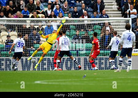 Paul Gallagher von Preston North End erzielt das dritte Tor seiner Seite Stockfoto