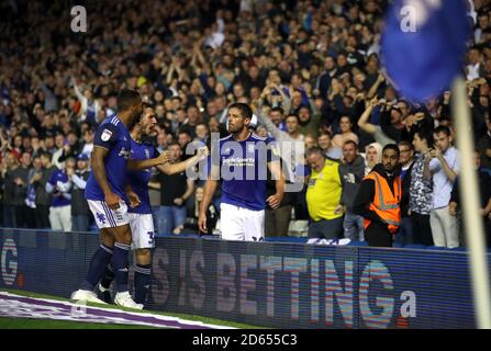 Der in Birmingham City spielende Lukas Jutkiewicz (rechts) feiert das erste Tor seiner Seite Stockfoto