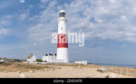 Ein Panoramablick auf die Isle of Portland Bill Leuchtturm In der Nähe von Weymouth Dorset Küste England mit einem bewölkten Himmel Und das Meer im Sommer Stockfoto