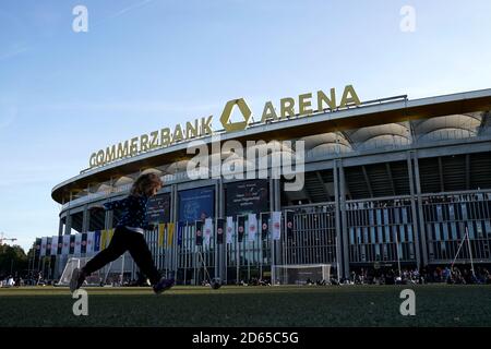 Allgemeiner Blick auf die Commerzbank-Arena vor der Partie zwischen Eintracht Frankfurt und Arsenal Stockfoto