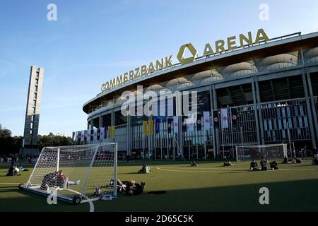 Allgemeiner Blick auf die Commerzbank-Arena vor der Partie zwischen Eintracht Frankfurt und Arsenal Stockfoto