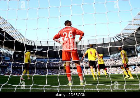 Watford-Torhüter Ben Foster (Center) erscheint niedergeschlagen, nachdem der Manchester-City-Spieler Nicolas Otamendi (nicht im Rahmen) das fünfte Tor seiner Mannschaft erzielt hat Stockfoto