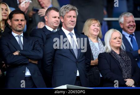 Marcel Brands - Everton Director of Football (Center) Alexander (Sasha) Ryazantsev - Everton Chief Finance and Commercial Officer und Denise Barrett-Baxendale - Everton Chief Executive Officer (CEO) (rechts) Stockfoto